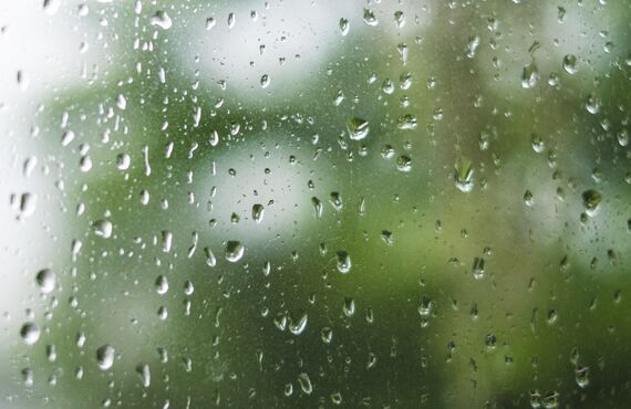 窓ガラスの結露でお悩みの方。広島で窓ガラスフィルムを丁寧に施工・株式会社縁